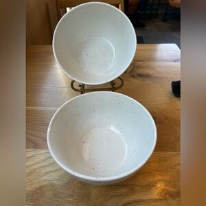 Potter’s corner ceramic bowl set white w/ speckles honeycomb pattern on outside